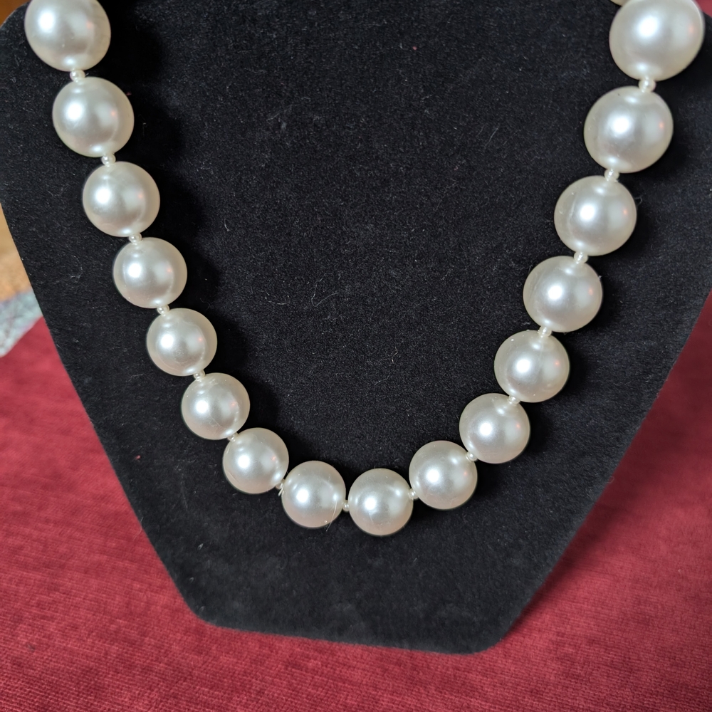 Elegant Pearl Necklace